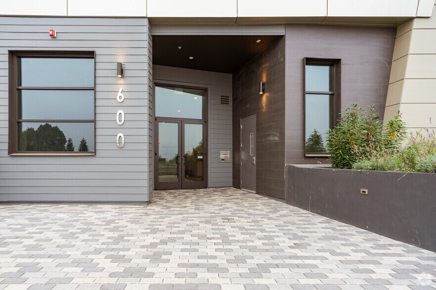 More Photos Of 600 El Camino Real, Belmont Storefront Retail Office For Sale