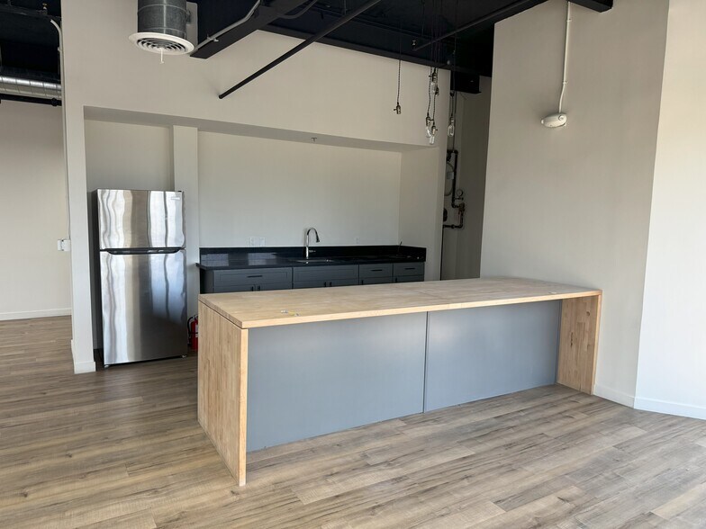 More Photos Of 135 W Magnolia Blvd, Burbank Loft Creative Space For Lease