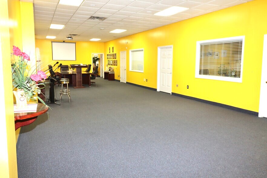 More Photos Of 2335 Columbia Hwy, Pulaski Office For Sale