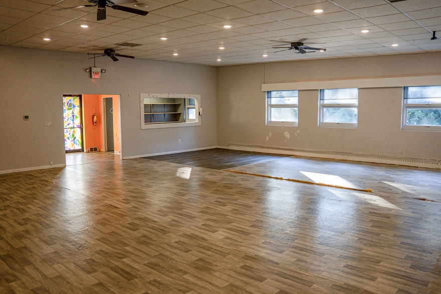 More Photos Of 157 Wadsworth Rd, Wadsworth Religious Facility For Lease