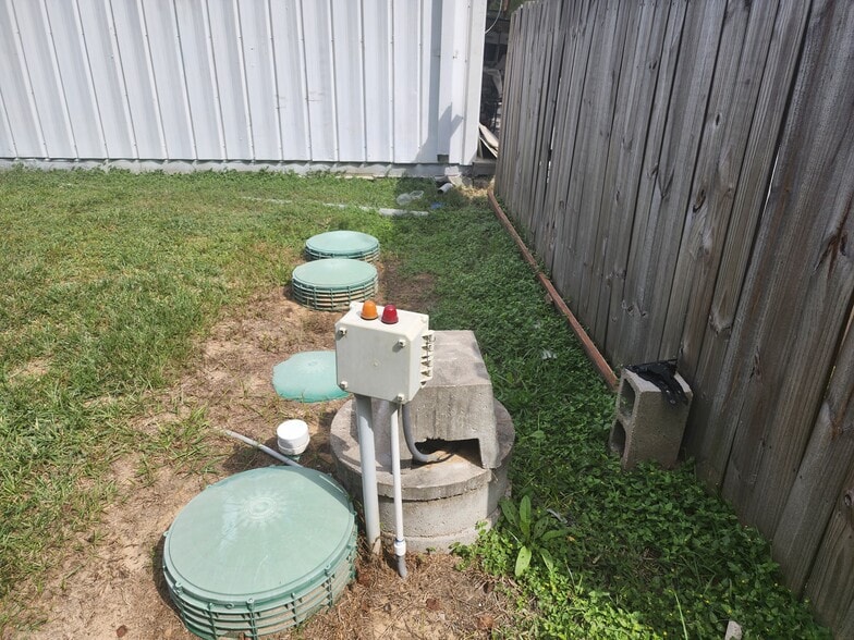 More Photos Of 9618 FM 1462 Rd, Alvin Convenience Store For Sale