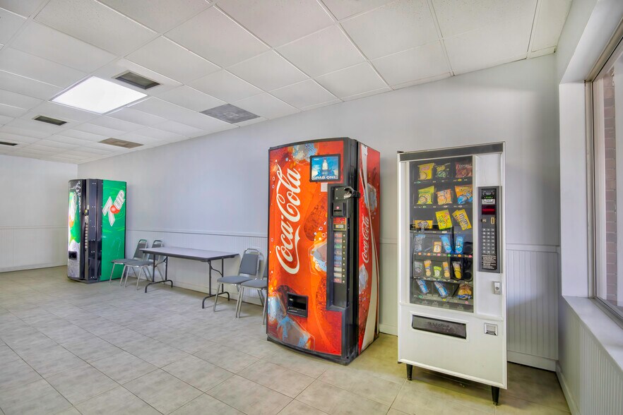More Photos Of 26010 Southwest Fwy, Rosenberg Hotel For Sale