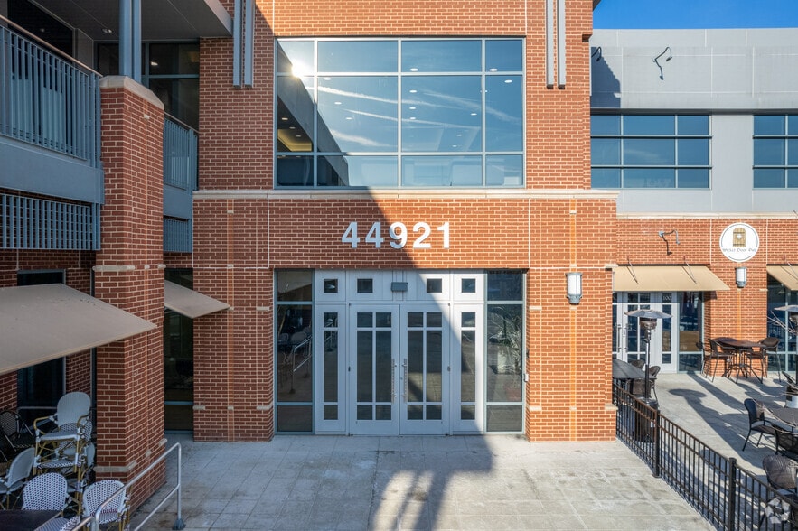 More Photos Of 44921 George Washington Blvd, Ashburn Office For Lease