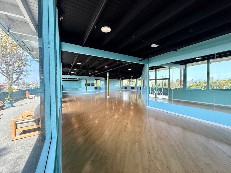 Primary Photo Of 2929 Washington Blvd, Marina del Rey Loft Creative Space For Lease