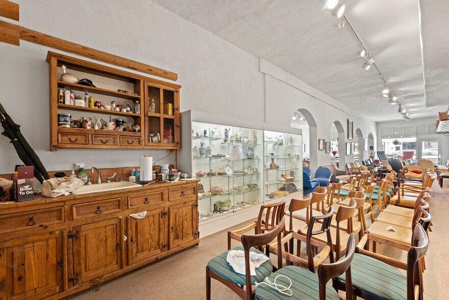 More Photos Of 7974-7976 Melrose Ave, Los Angeles Storefront For Sale