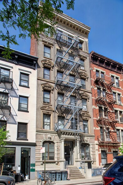 More Photos Of 239 W 20th St, New York Apartments For Sale
