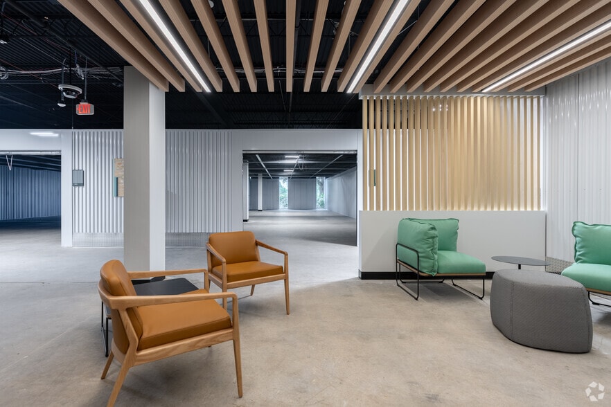 More Photos Of 1600 W Plano Pky, Plano Warehouse For Lease