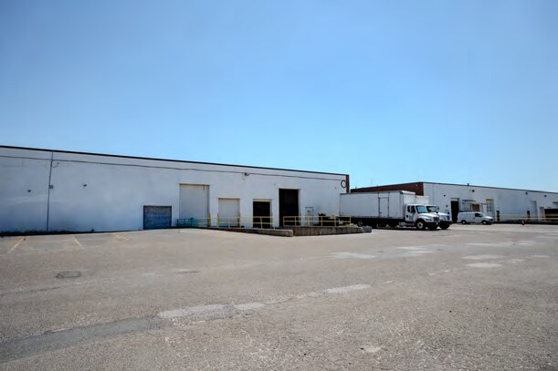 More Photos Of 710 Union Pky, Ronkonkoma Warehouse For Sale