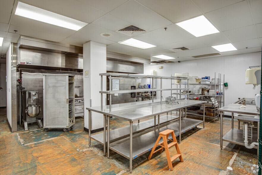 More Photos Of 11275 W Broad St, Glen Allen Unknown For Lease