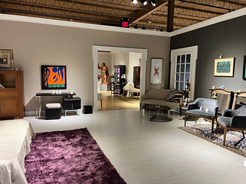 More Photos Of 208 English Rd, High Point Showroom For Lease