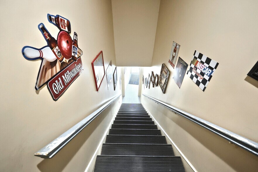 More Photos Of 1 Cherry St, Seven Valleys General Retail For Sale