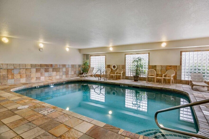 More Photos Of 1501 S Pacific Hwy, Medford Hotel For Sale