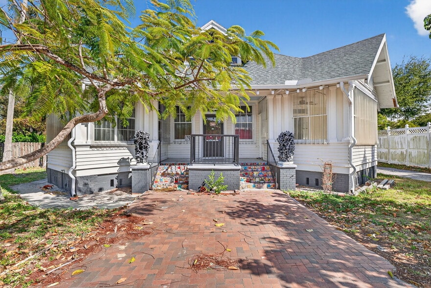 More Photos Of 1793 Fowler St, Fort Myers Freestanding For Sale