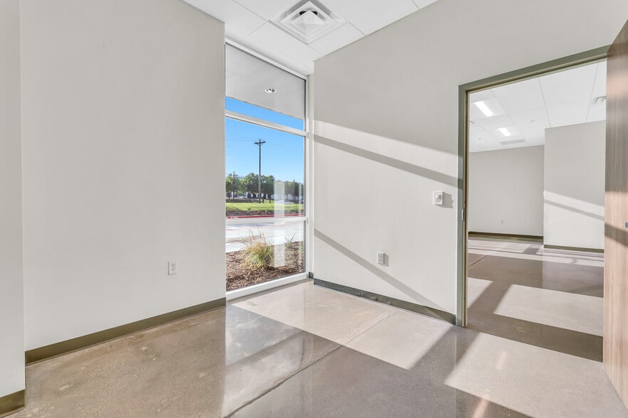 More Photos Of 1100 Lakeside Parkway, Flower Mound Showroom For Lease