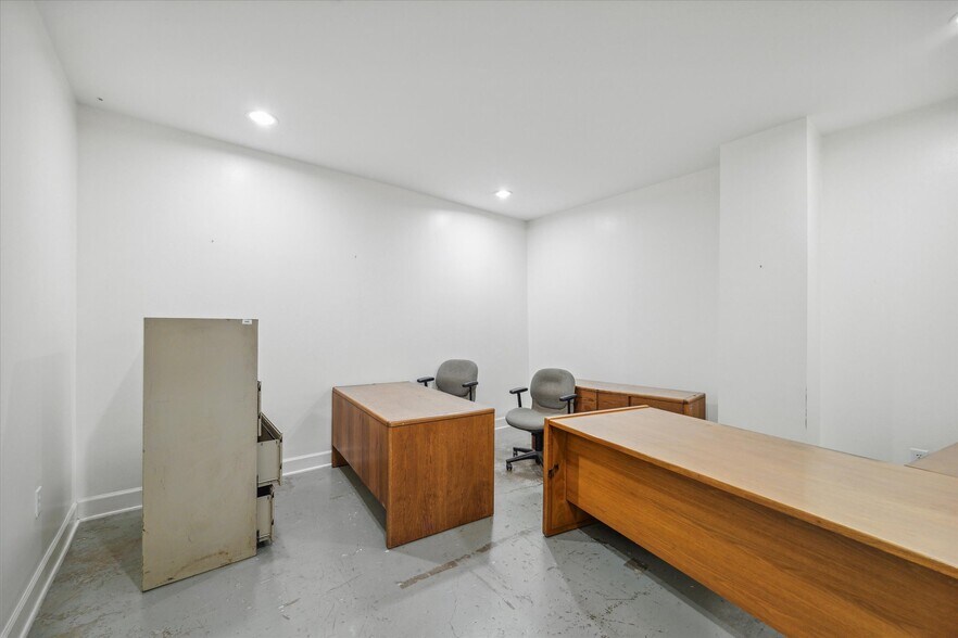 More Photos Of 6823 Northampton Way, Houston Warehouse For Sale