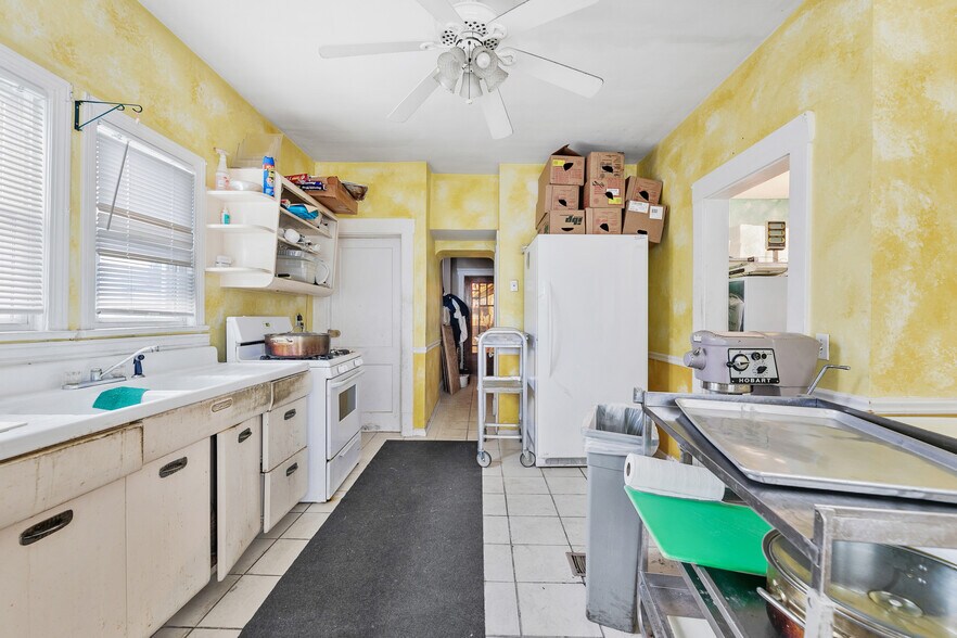 More Photos Of 5543 State Rd, Parma Freestanding For Sale