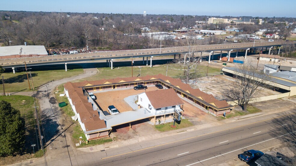 More Photos Of 1220 W 7th St, Texarkana Apartments For Sale