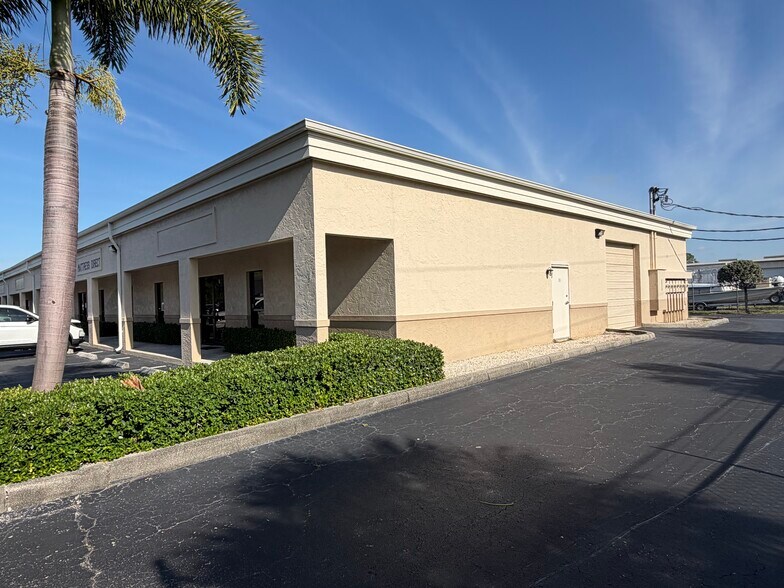 More Photos Of 5929 Youngquist Rd, Fort Myers Warehouse For Lease