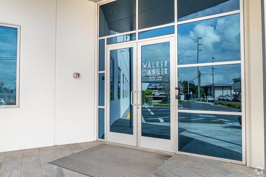 More Photos Of 16719 Schoenborn St, North Hills Warehouse For Lease