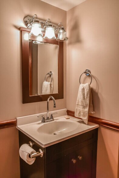 More Photos Of 3726 Cleveland Ave, Canton Freestanding For Lease