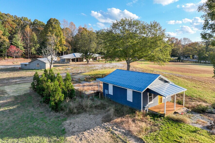 More Photos Of 5662 Cemetery Rd, Lula Land For Lease