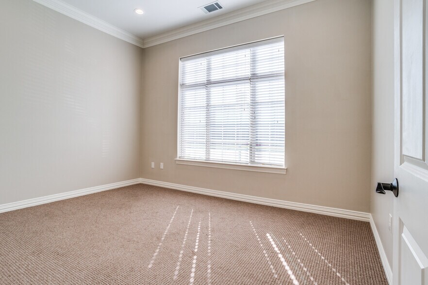 More Photos Of 425 Old Newman Rd, Frisco Medical For Lease