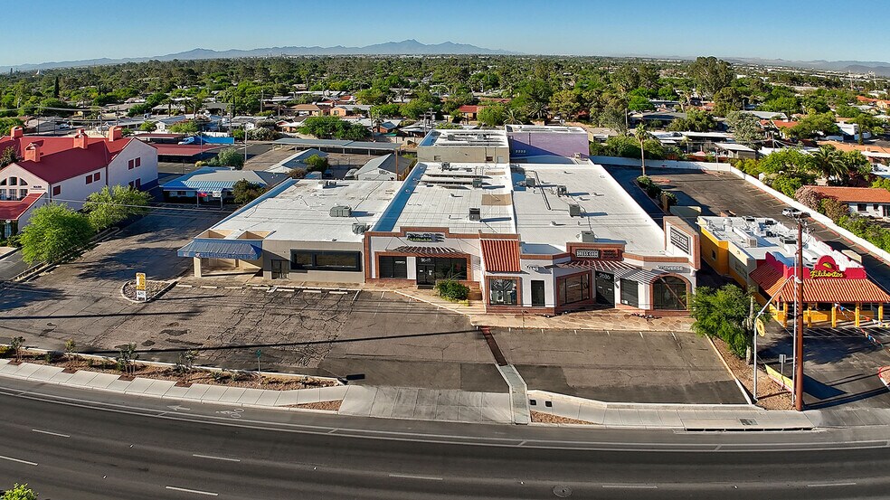 More Photos Of 2636-2640 E Broadway Blvd, Tucson Freestanding For Lease