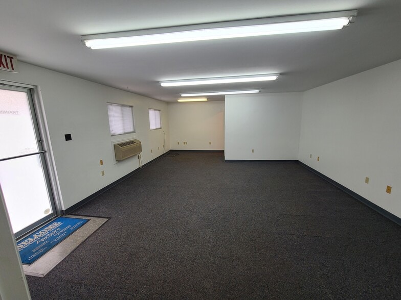 More Photos Of 4649B Russell Ct, High Ridge Office For Lease