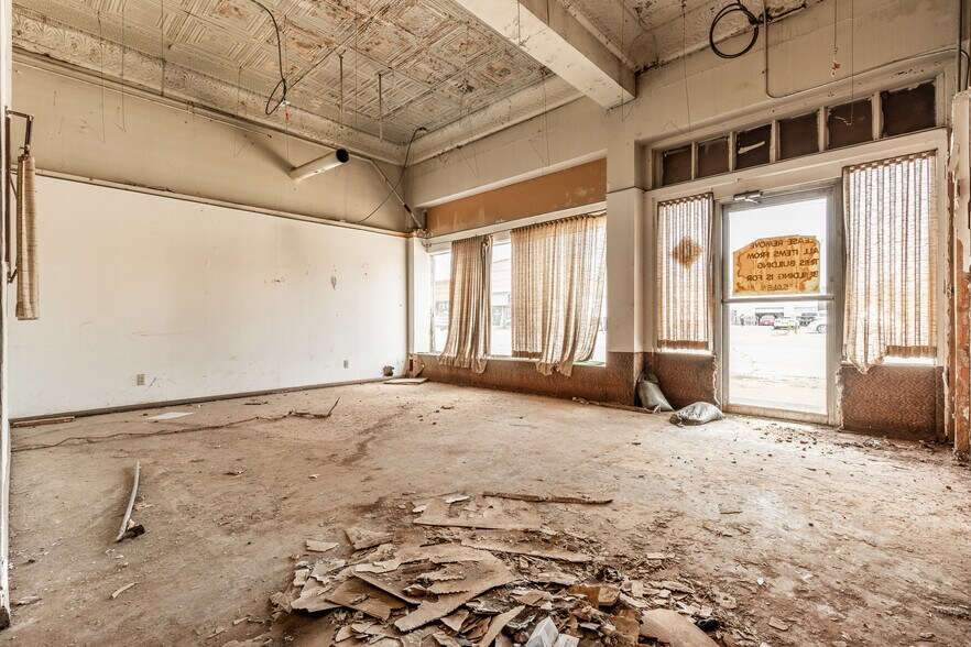 More Photos Of 611-613 W Chickasha Ave, Chickasha Storefront Retail Office For Lease
