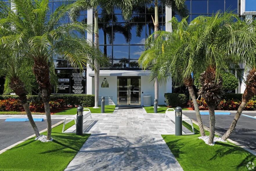 More Photos Of 1601 Forum Pl, West Palm Beach Office For Lease