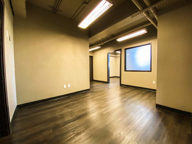 More Photos Of 100-102 W Oak St, Denton Office For Lease