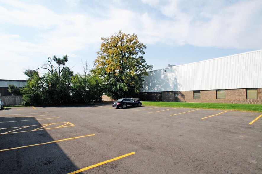 More Photos Of 64 Prince Andrew Pl, Toronto Warehouse For Lease