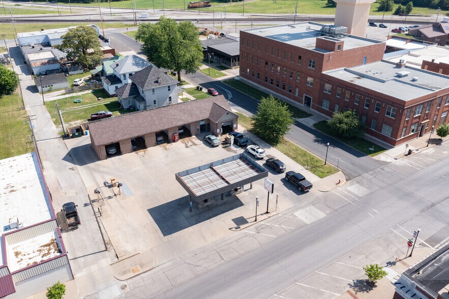 More Photos Of 301 W Coates St, Moberly Specialty For Sale