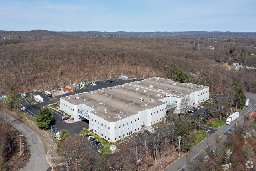 More Photos Of 2 Cranberry Rd, Parsippany Warehouse For Lease