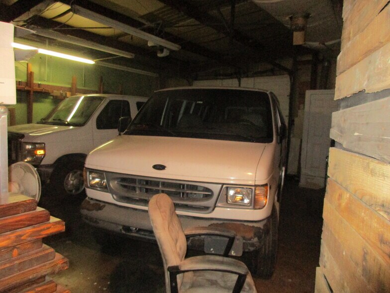 More Photos Of 7619-7621 E 46th Pl, Tulsa Showroom For Sale