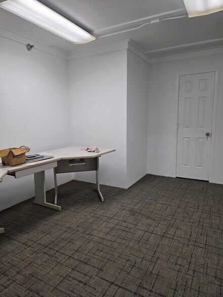 More Photos Of 407 Glasgow St, Aberdeen Manufacturing For Sale