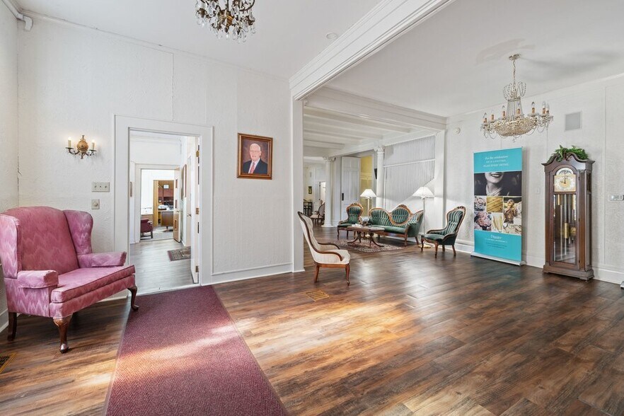 More Photos Of 503 Talbot St, Taylor Funeral Home For Sale
