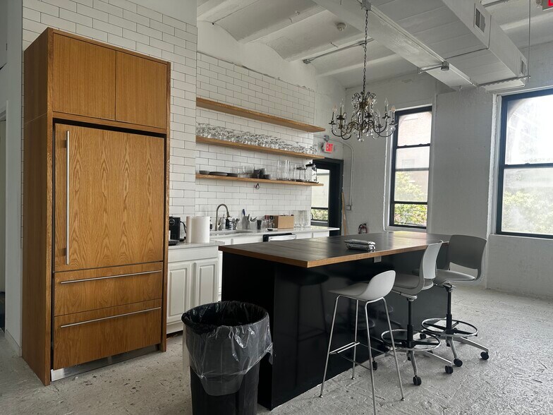 More Photos Of 240 Meserole St, Brooklyn Warehouse For Lease