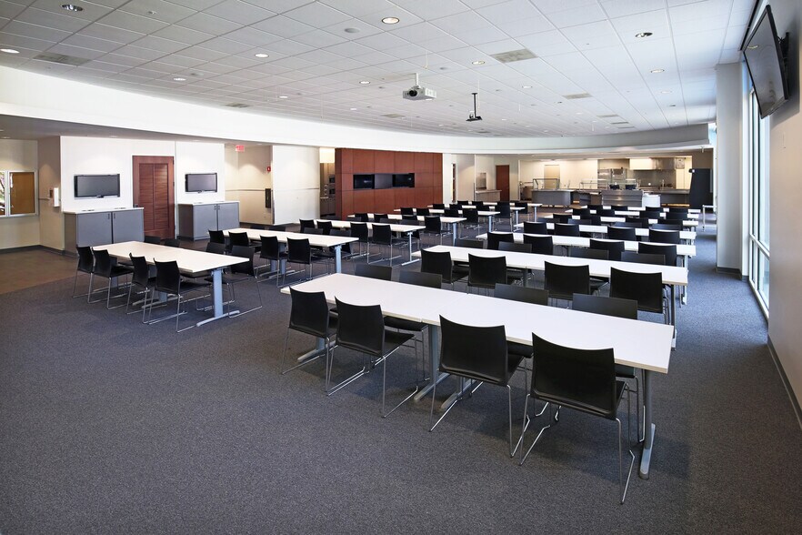 More Photos Of 5000 Headquarters Dr, Plano Office For Lease