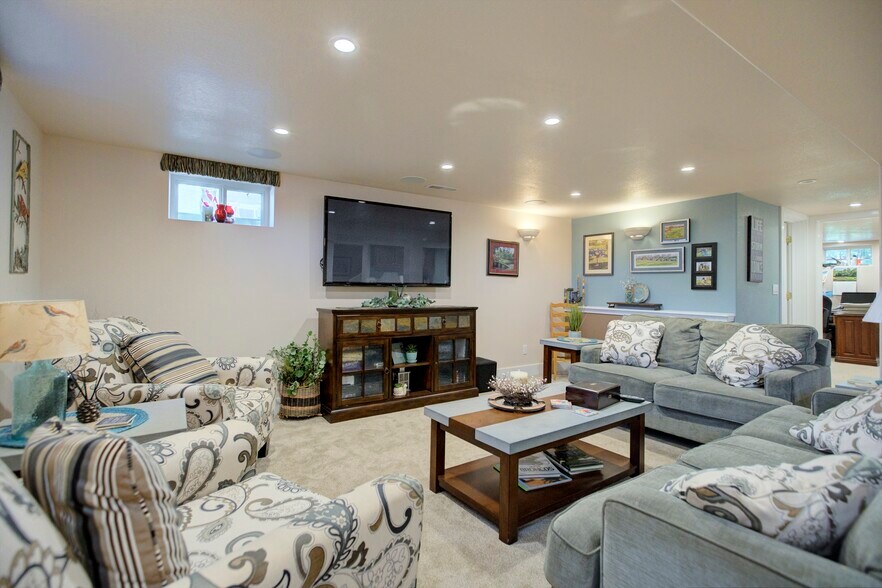 More Photos Of 1006 Court St, Imperial Hospitality For Sale