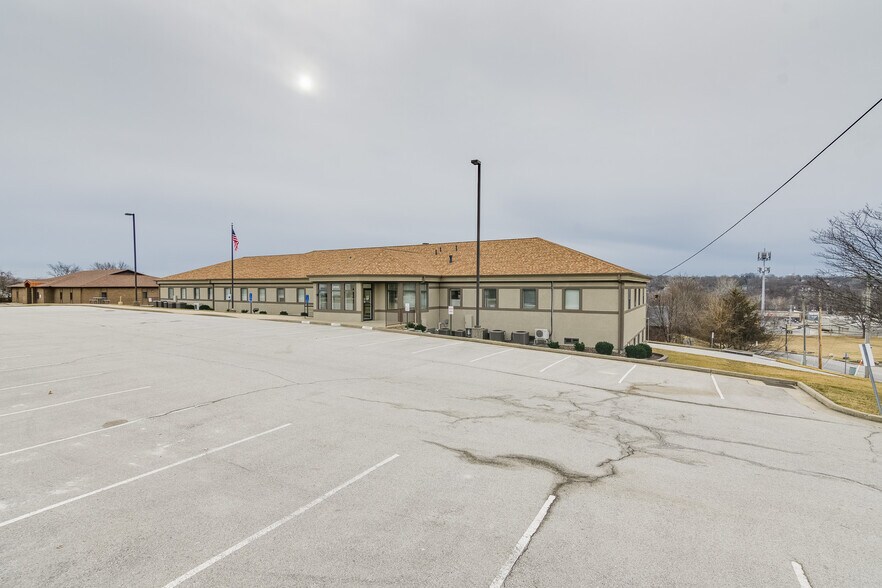 More Photos Of 2023 St. Mary's Blvd, Jefferson City Medical For Lease