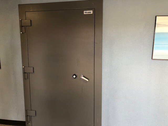 More Photos Of 3040 Industry Dr, Lancaster Flex For Sale