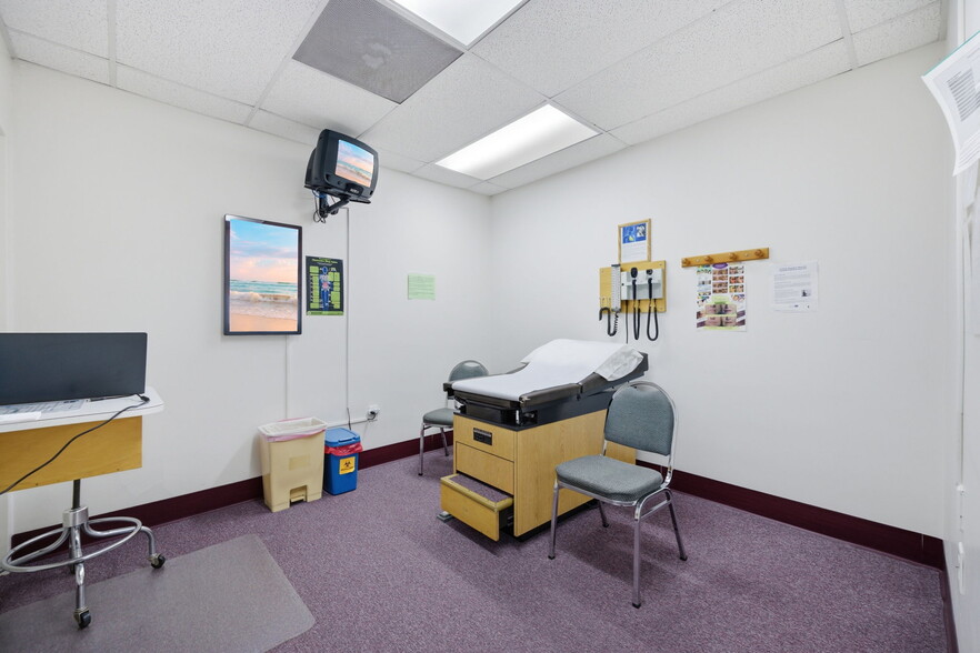 More Photos Of 1811 Bayshore Gardens Pky, Bradenton Medical For Sale