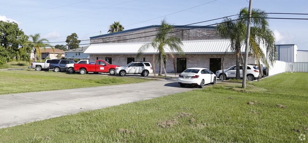 More Photos Of 200 Veterans Blvd, Kenner Warehouse For Lease