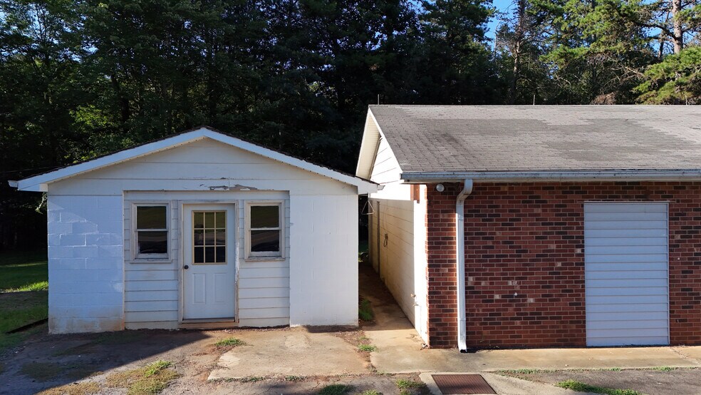 More Photos Of 4218 NC-268 Hwy, Ararat Flex For Sale