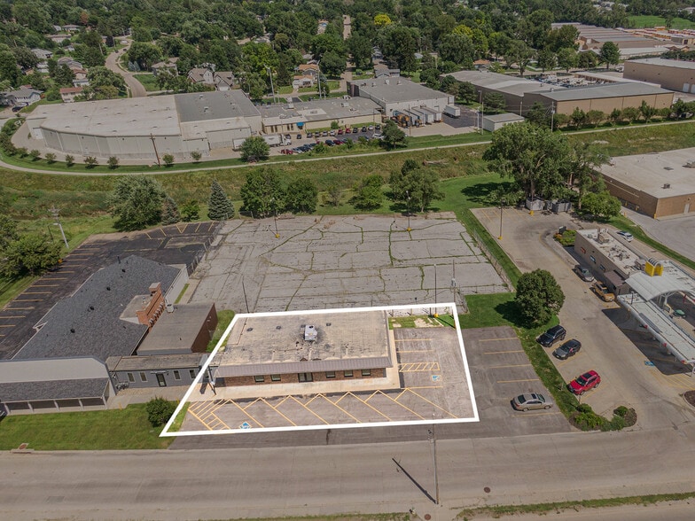 More Photos Of 3525 N 90th St, Omaha Freestanding For Lease