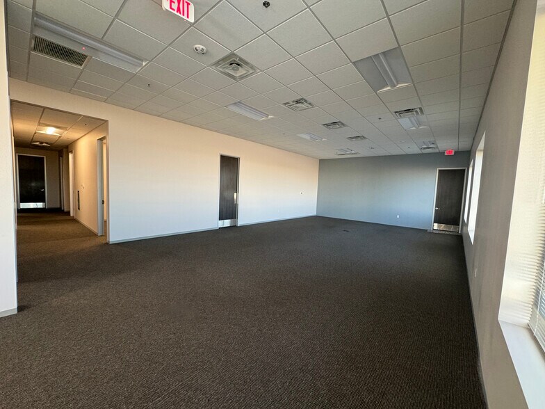More Photos Of 7737 Cherokee Rd, Katy Distribution For Lease