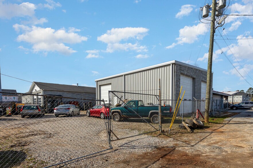 More Photos Of 1041 N Main St, Mooresville Auto Repair For Sale