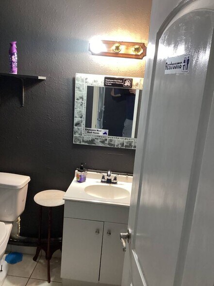 More Photos Of 402-410 Pletz Dr, San Antonio Storefront Retail Office For Lease