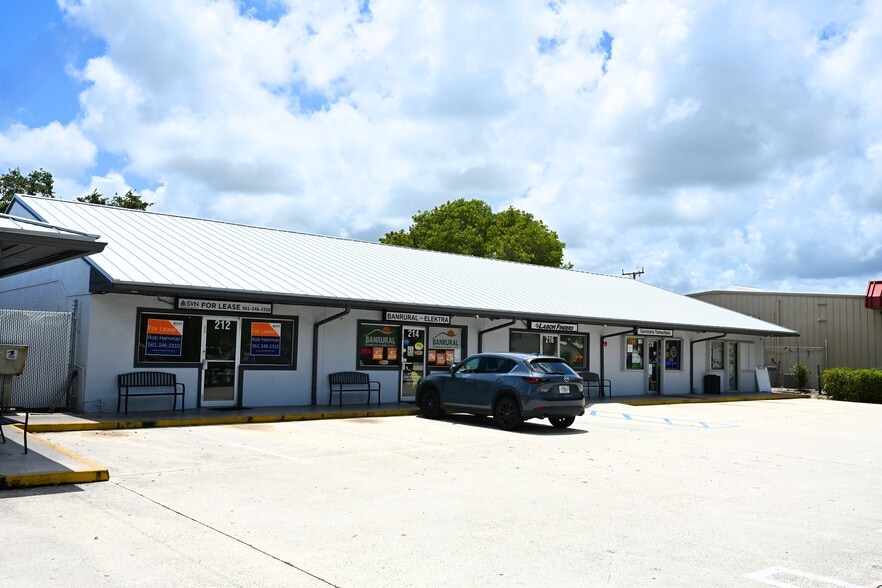 More Photos Of 200-220 Hibiscus St, Jupiter Storefront For Lease